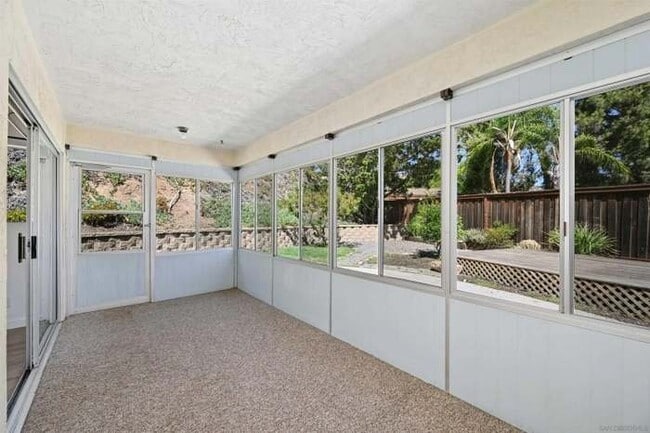 1904 Louis Dr