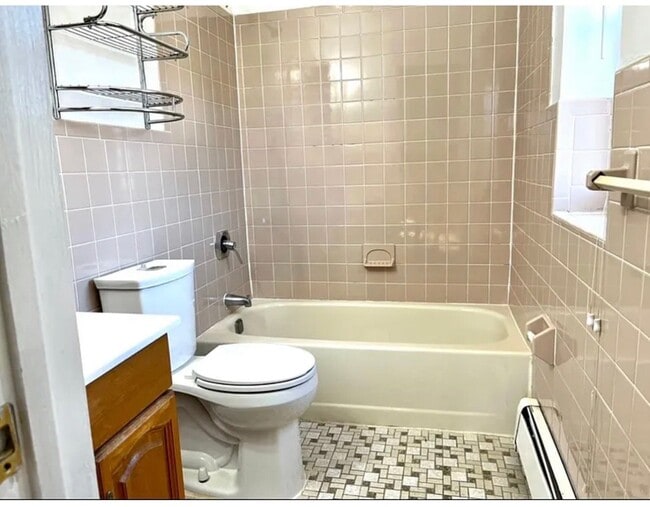 Photo - 1772 Hammersley Ave Unidad 2