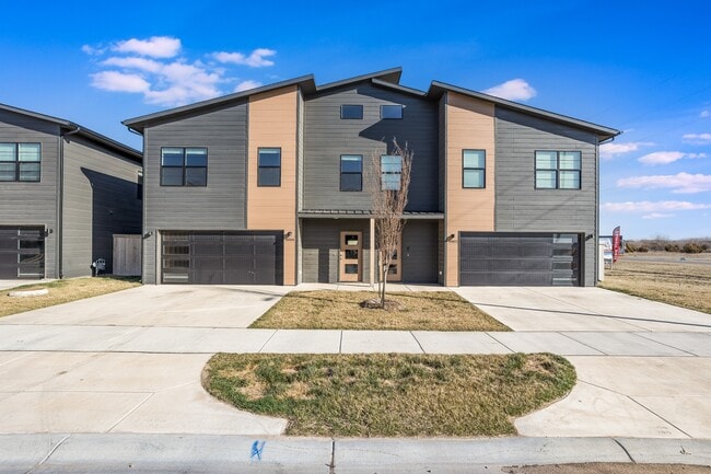 Building Photo - 8814 W Haylee St