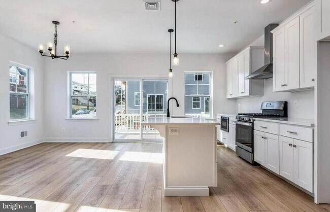 Photo - 434 Hurst St