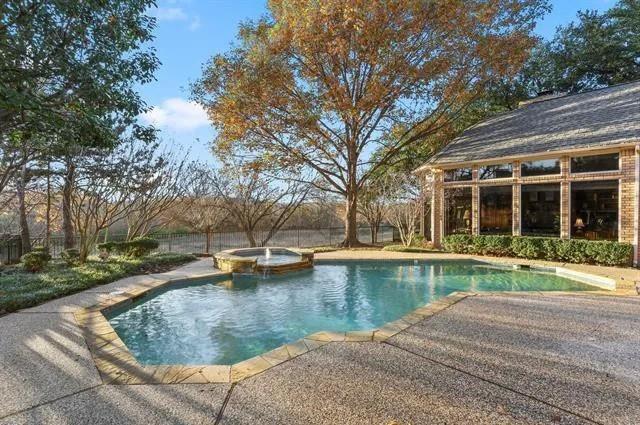 Photo - 5327 Willow Wood Ln