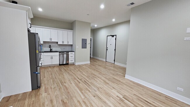 Photo - 4437 N Broadway St