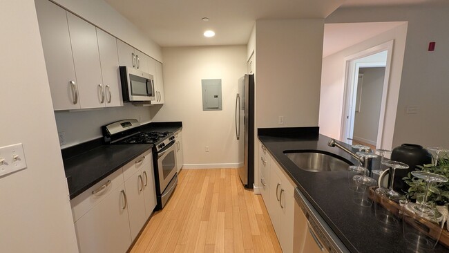 Photo - 606 Albany St