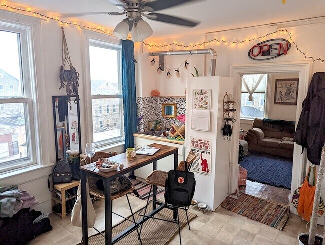 Photo - 1325 W 18th St