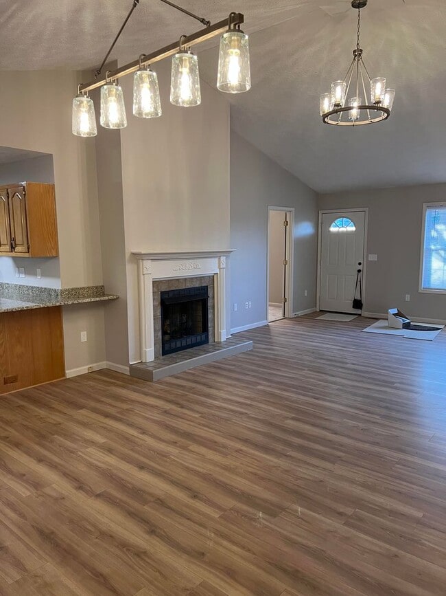 Photo - 392 Southridge Cir