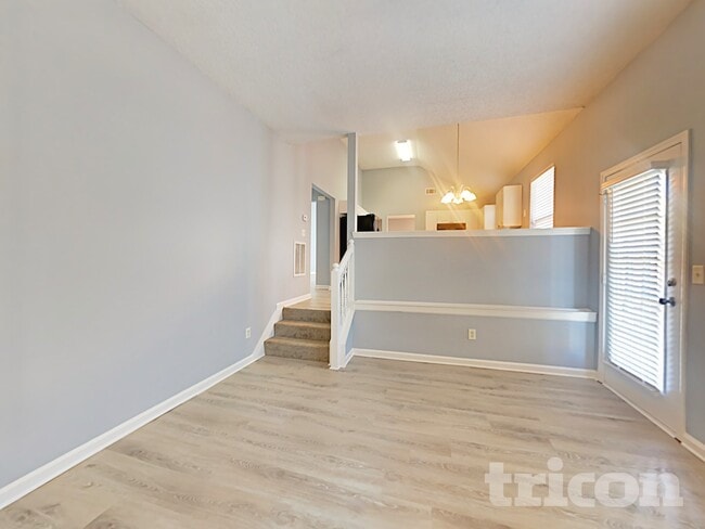 Photo - 1100 Village Oaks