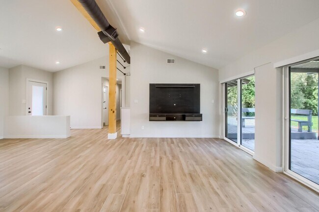 Photo - 1402 W Berridge Ln