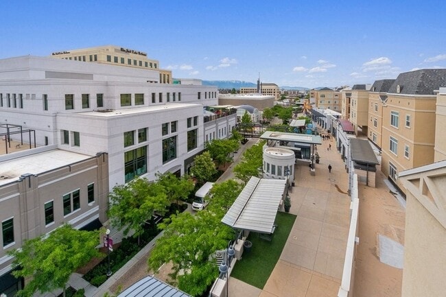 Photo - Altitude on Fifth