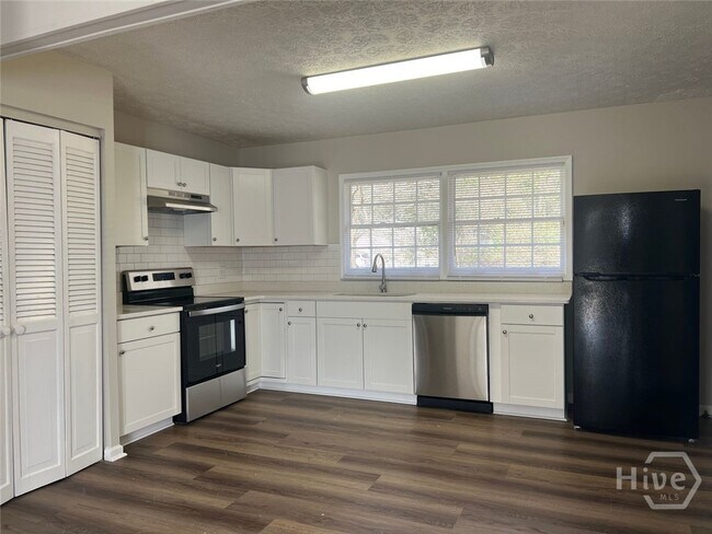 Photo - 1695 E Broad St