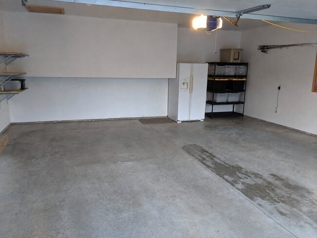 Photo - 320 W 5th St