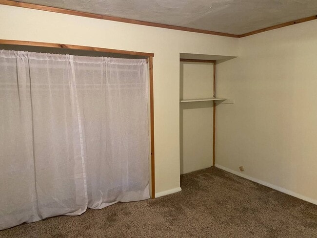 Building Photo - 50 Millrock Rd Unit 2-bedroom apartment