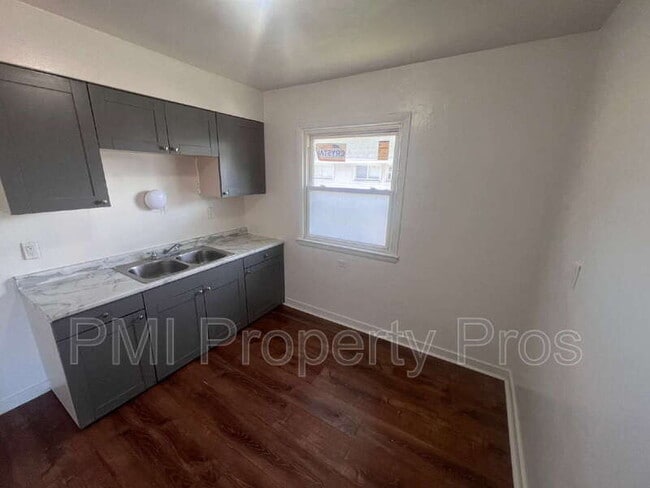 Photo - 5650 N 61st St