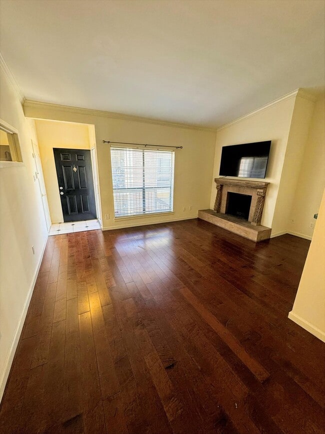 Photo - 2001 Bering Dr Unidad 2D