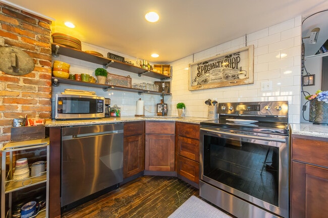 Photo - 104 W Main St Unit 300