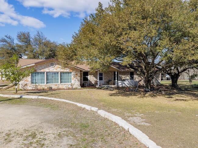 Photo - 1211 Limmer Loop House