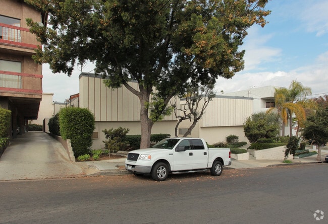 Photo - 515-517 Pier Ave