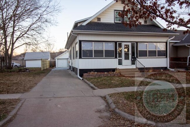 Updated 4 Bed Home | Council Bluffs - Updated 4 Bed Home | Council Bluffs