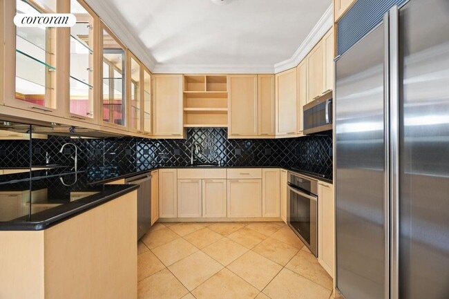 Photo - 100 United Nations Plaza