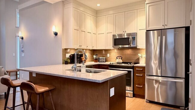 Photo - 2430 Henry Av