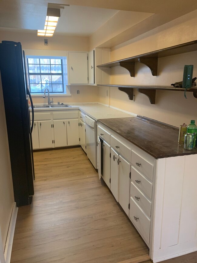 Photo - 655 Kilmer St