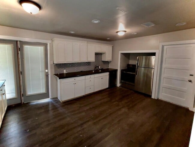 Photo - 2425 8th Ave