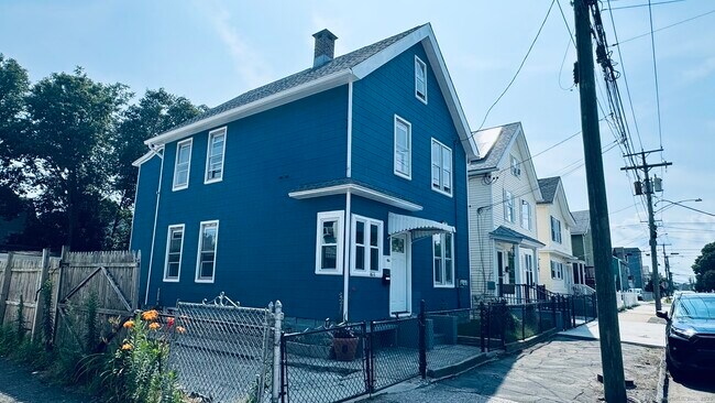 Photo - 674 Ogden St