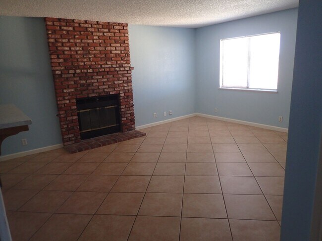 Photo - 1008 W Atkins Ave Unidad C