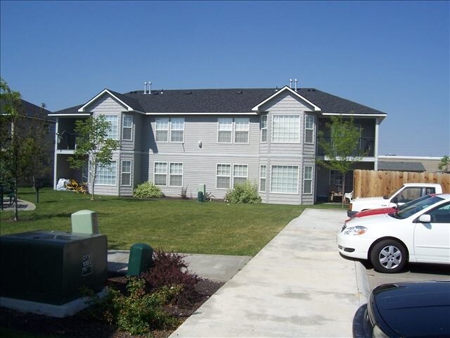 Photo - Cloverleaf Plaza