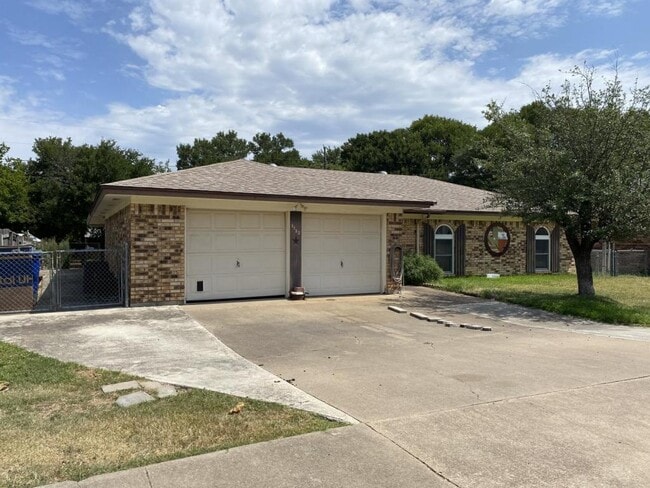 Photo - 1122 Rhonda Lee St