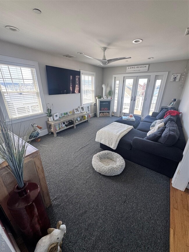 Photo - 102 Florida St