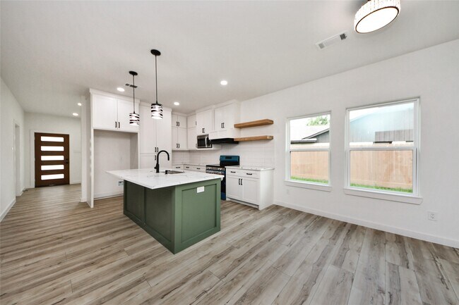 Photo - 226 Glencairn Ct