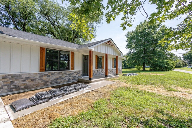 25 Poplar Hill Dr