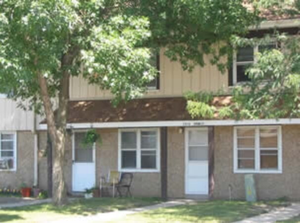 Primary Photo - Blackhawk Courts Apartments