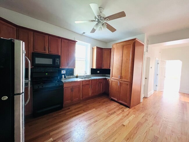 Photo - 3268 W Fullerton Ave Unidad 2