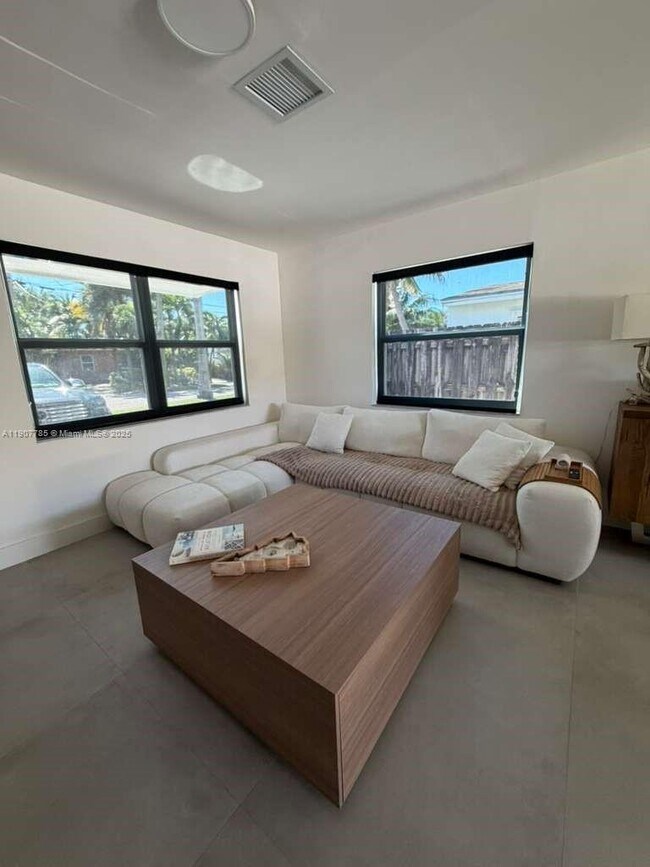 Photo - 2623 Thomas St