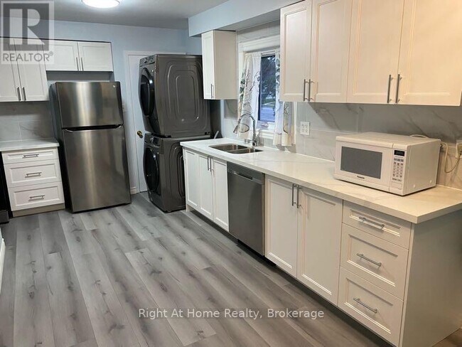 Photo - 263 Franklin St S