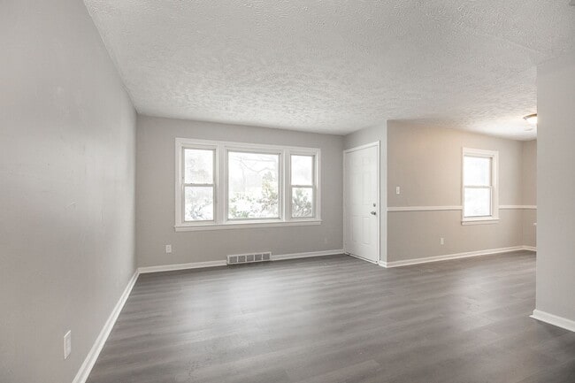 Building Photo - 3 BED, 1 BATH BEAUTIFUL SINGLE-FAMILY HOME IN CLEVELAND!