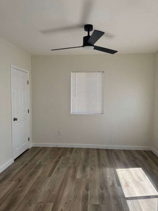 Photo - 2039 E Ave