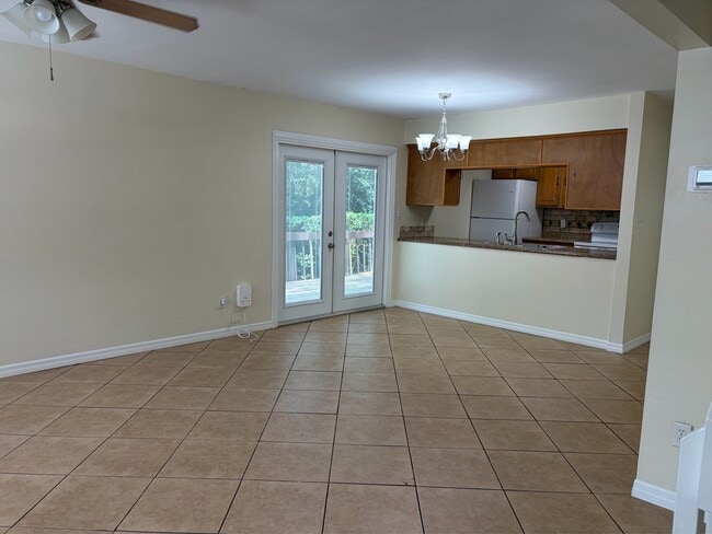 Photo - 807 Timbers Ct