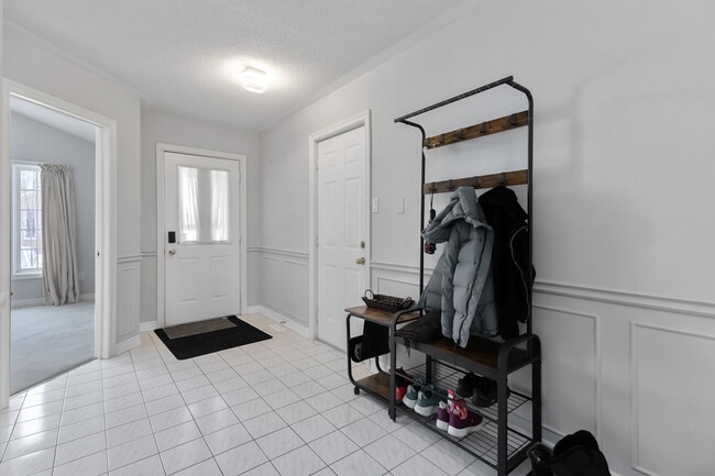 Photo - One Floor BUNGALOW - 3 Bdrm 3 Bath * Finished Bsmt * Garage * Westmount Unité 17