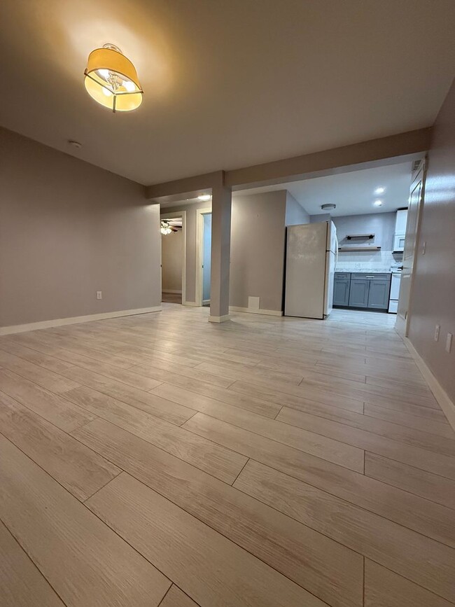 Photo - Dunbar Ave (121) Unit B