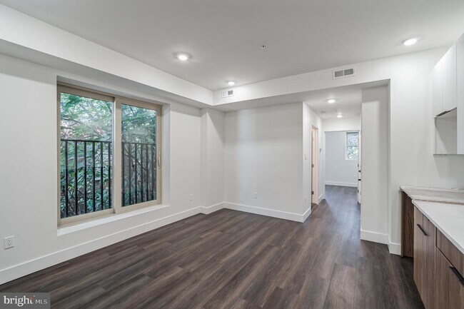 Photo - 5053 Ludlow St Unidad 1