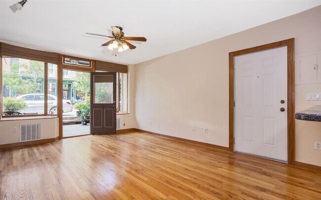 Photo - 202 Warren St Unidad 1