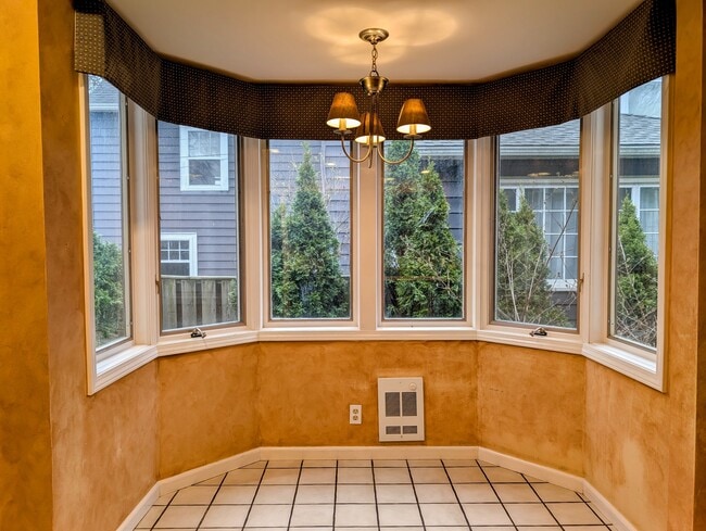 Photo - 416 Yarmouth Rd