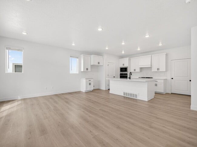 Photo - 3 Bed / 3.5 Bath Townhome in Mapleton – Modern, Spacious & Well-Located