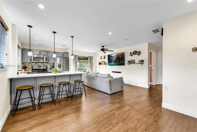 Building Photo - 6236 SW 136th Ct Unit B208