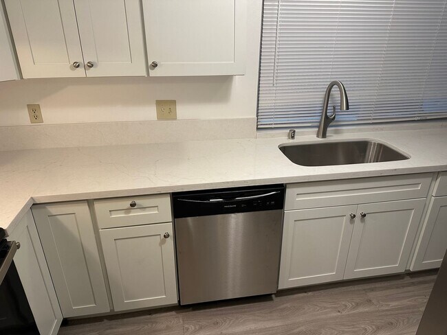 Photo - 3 Bed 2.5 Bath Townhouse