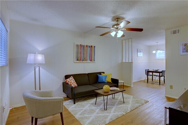 Photo - 816 W N Loop Blvd Unit 106
