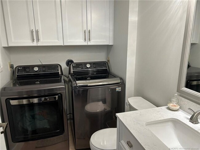 Photo - 2807 SW Lakemont Pl
