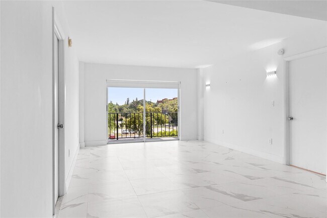 Photo - 4164 Inverrary Dr Unit 412